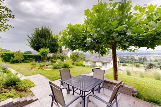 terrasse mit essbereich im freien, rasen, overcast, terrasse, und from property
