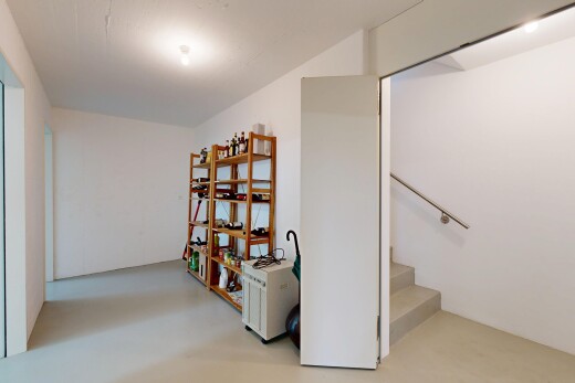 halle / korridor mit inside property, light floor, gipskartonwand, drywall, und betonboden