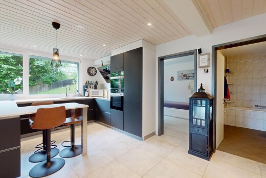 küche mit natürliches licht, natural light, inside property, arbeitsplatten, und holzdecke