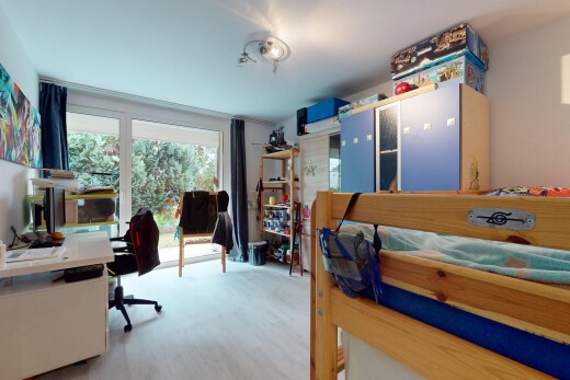 zimmer / schlafzimmer mit inside property, natural light, natürliches licht, bürobereich, und drywall