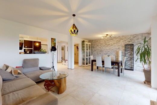 wohn- / esszimmer mit steinwand, stone wall, inside property, gipskartonwand, und drywall