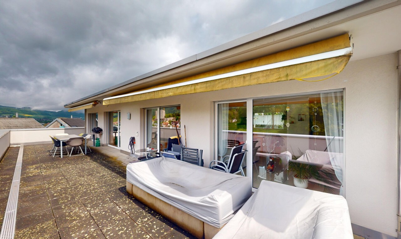 terrasse avec terrasse et coin repas extérieur