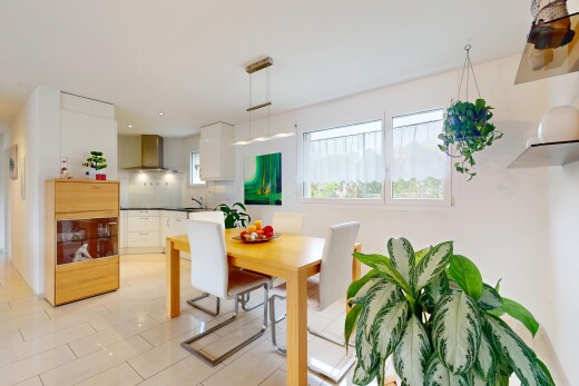 esszimmer mit natürliches licht, waschbecken, und gipskartonwand