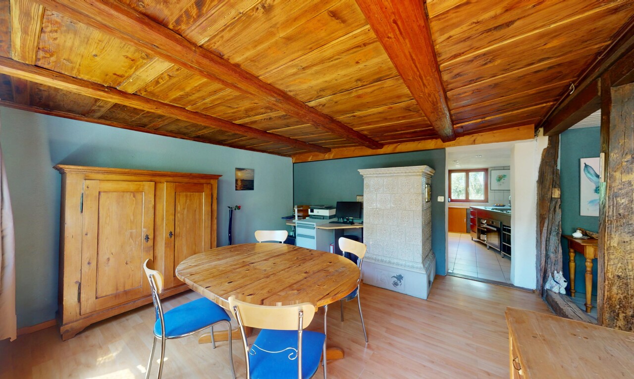 esszimmer mit holzdecke, wood ceiling, natürliches licht, natural light, und balkendecke
