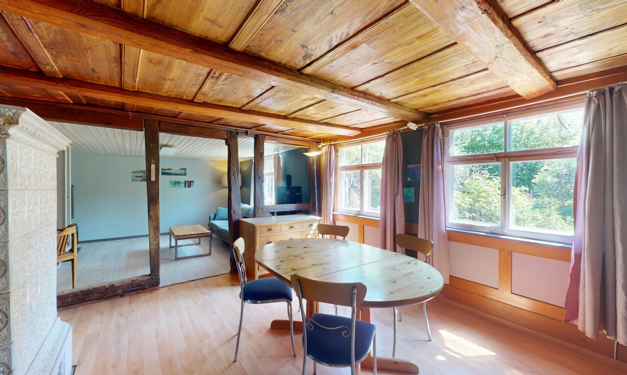 esszimmer mit holzdecke, wood ceiling, inside property, natürliches licht, und natural light