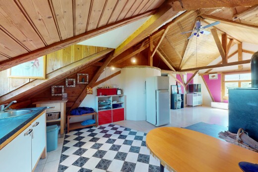 küche mit kühlschrank, dachschräge, vaulted ceiling, waschbecken, und inside property