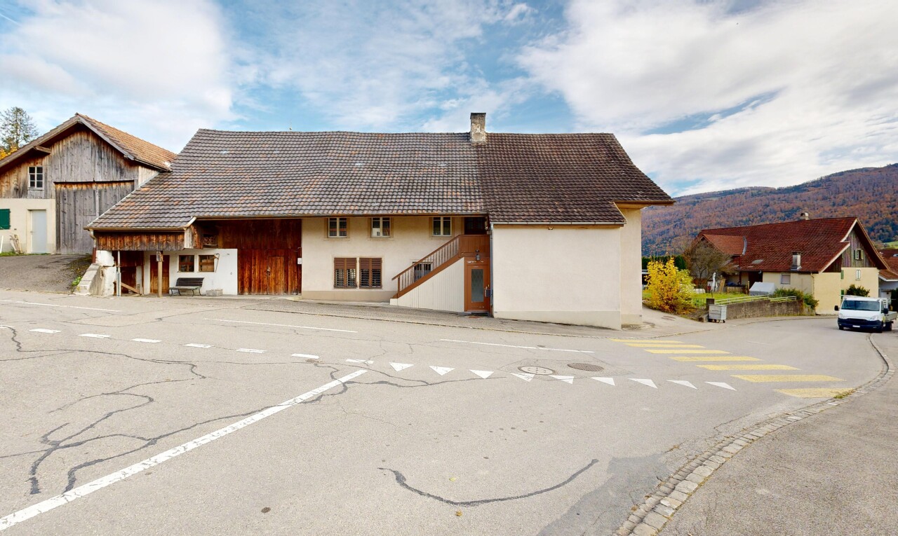 außenansicht mit day time, schornstein, property visible, und stuckverkleidung