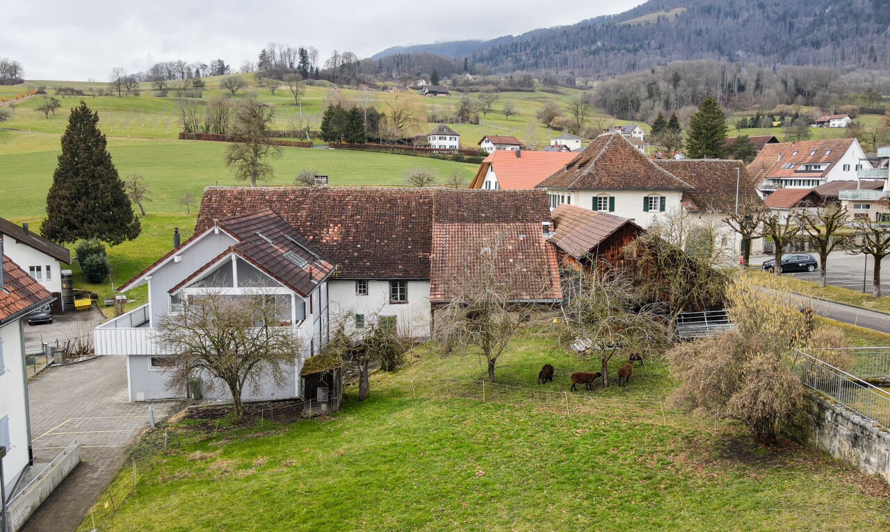 außenansicht mit rasen, property visible, overcast, rural view, und ländliche aussicht