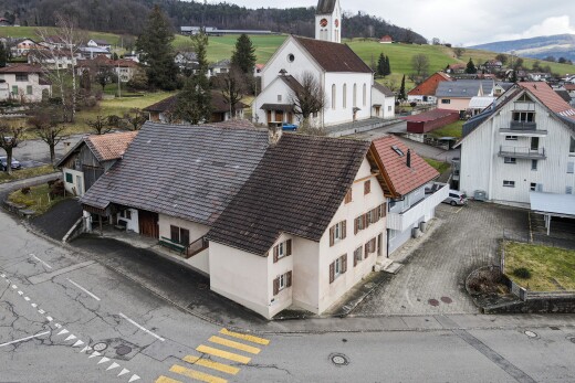 außenansicht mit stuckverkleidung und drone view