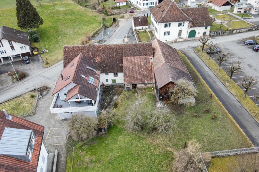 außenansicht mit wohngebietblick, residential view, balkon, und rasen