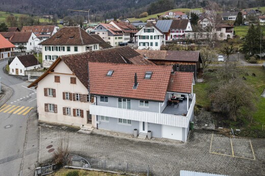 außenansicht mit ziegeldach, wohngebietblick, und residential view