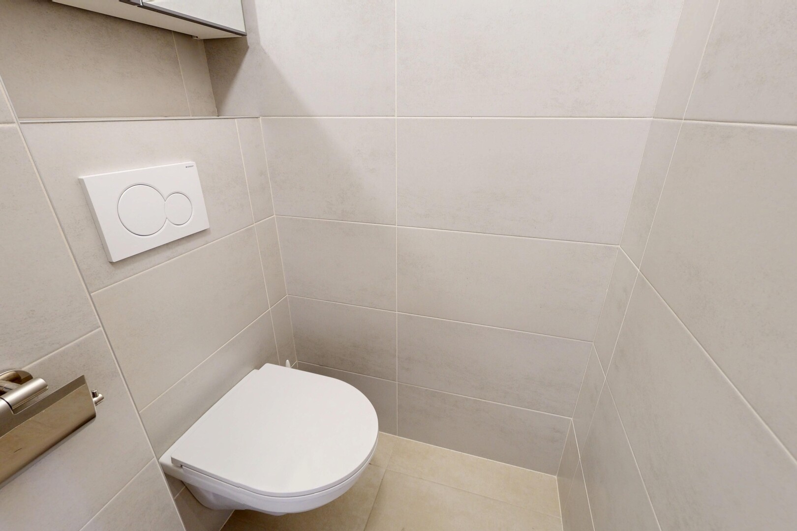 bad mit tile wall, fliesenwand, und inside property