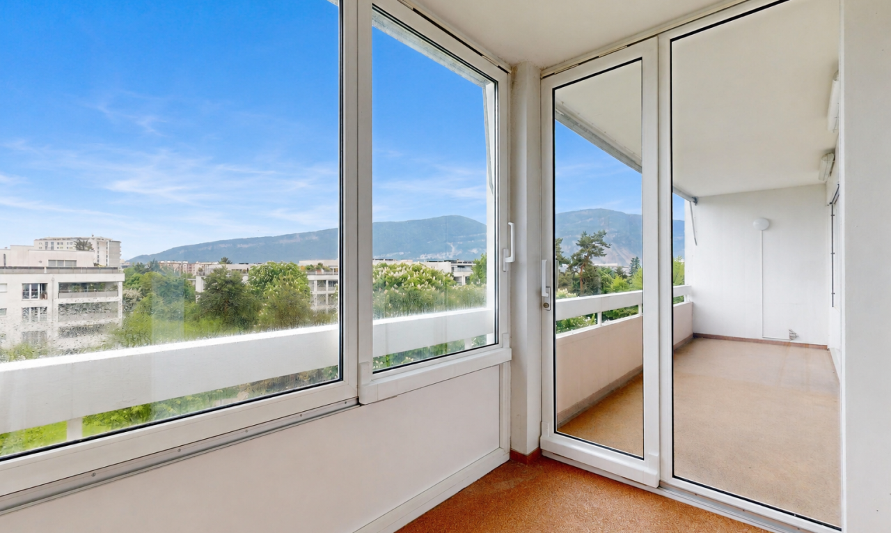 innenraum mit wintergarten, mountain view, blick auf die berge, day time, und inside property