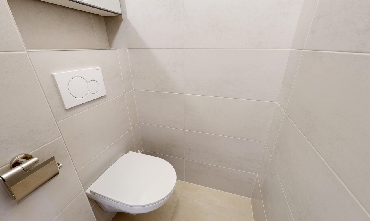 bad mit tile wall, fliesenwand, und inside property