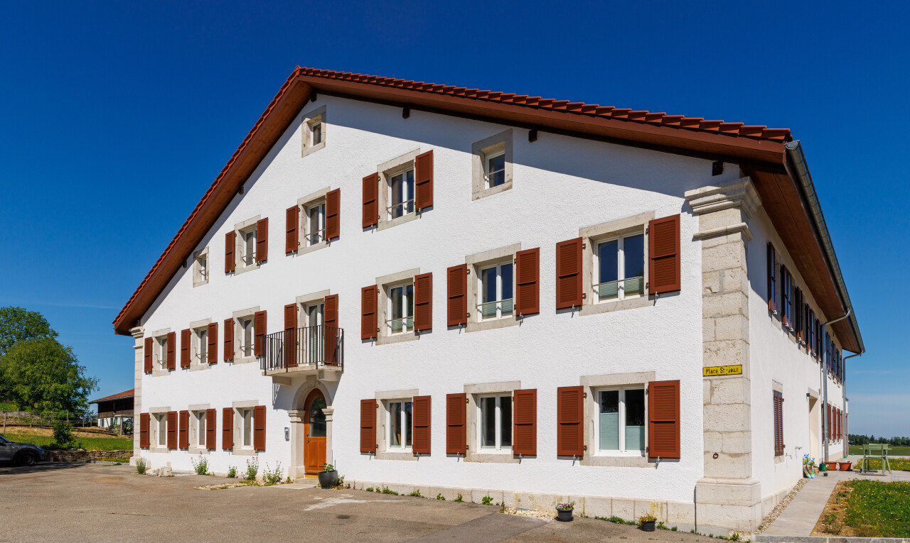 façade avec day time