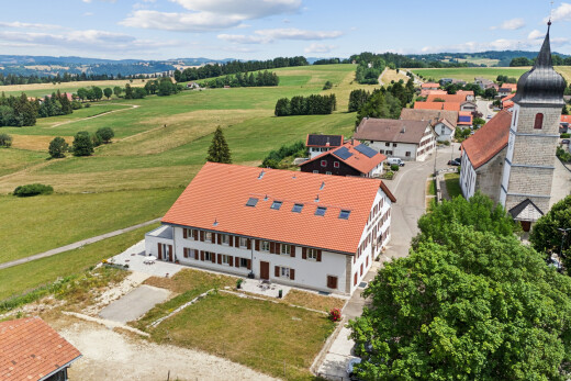 façade avec property visible, day time, rural view, vue rurale, et pelouse