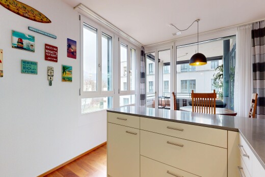 küche mit natürliches licht, natural light, holzfußboden, wood finish floor, und inside property