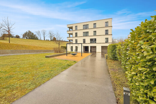 außenansicht mit day time, auffahrt, from property, und garage