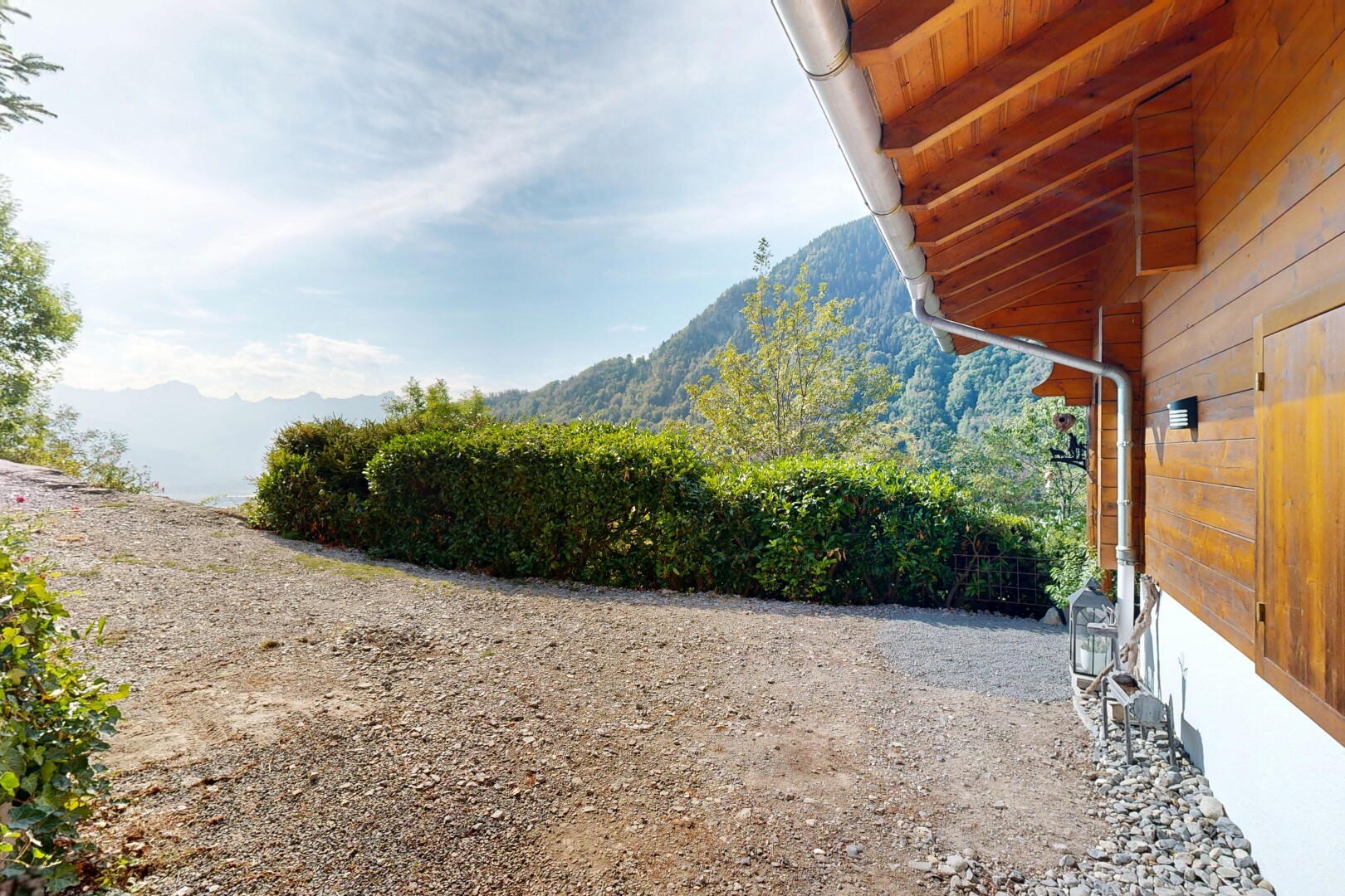 vue sur la montagne avec from property, view focus, day time, mountain view, et vue sur la montagne