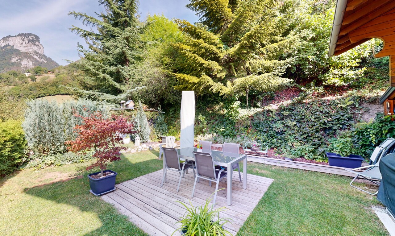terrasse avec terrasse, pelouse, from property, et coin repas extérieur