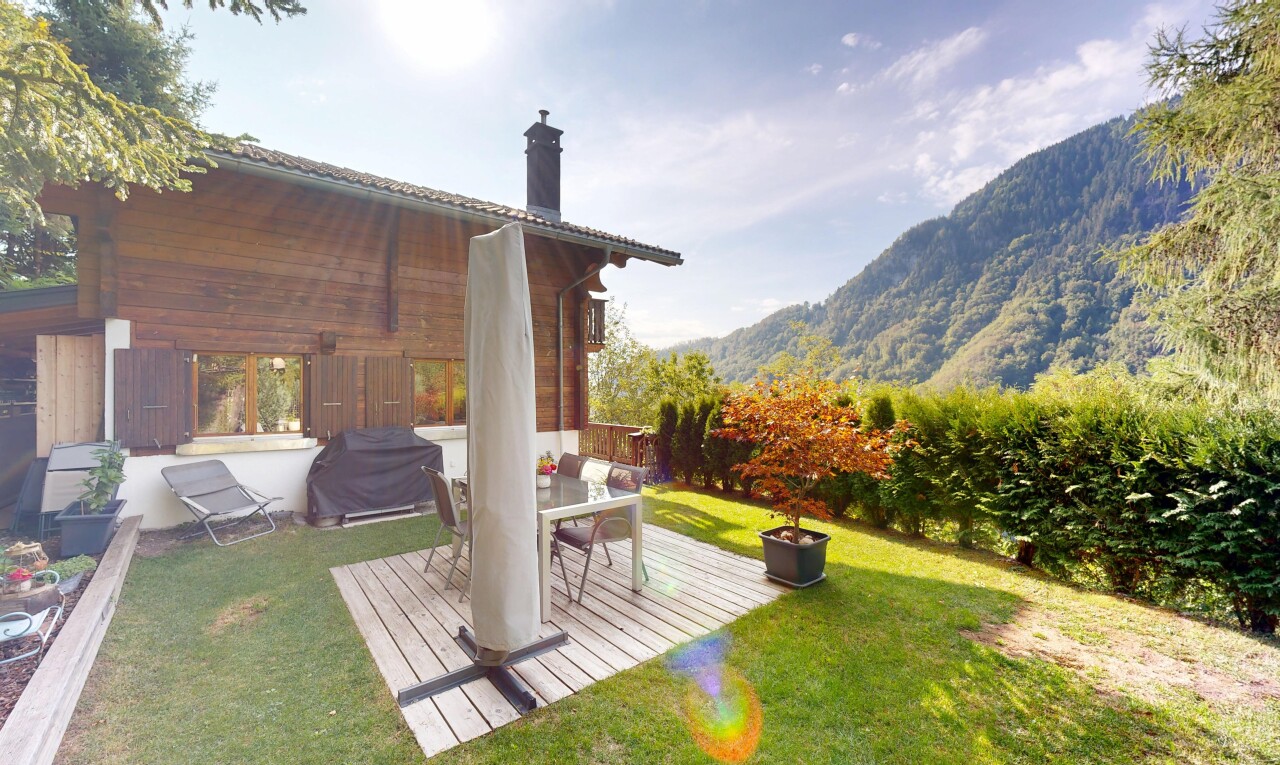 jardin avec terrasse, pelouse, from property, vue sur la montagne, et mountain view