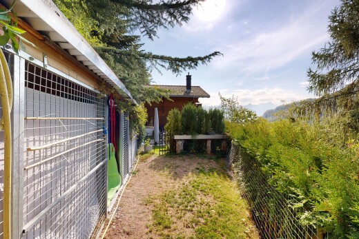jardin avec clôture, from property, et day time