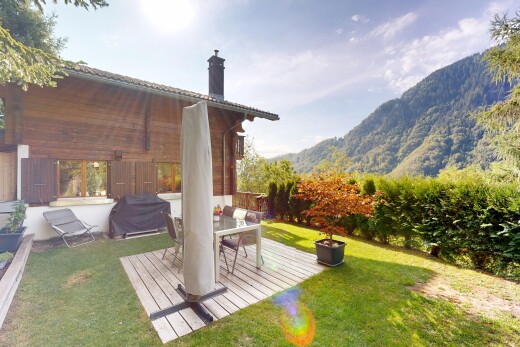 garten mit deck, rasen, from property, blick auf die berge, und mountain view