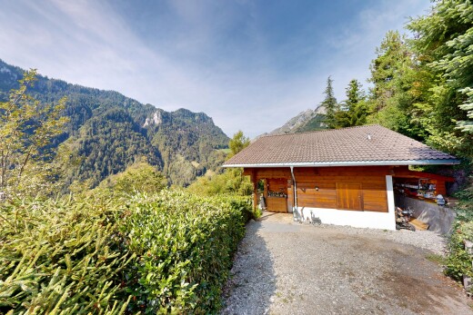 façade avec vue sur la montagne, mountain view, property visible, day time, et bardage horizontal