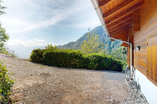 vue sur la montagne avec from property, view focus, day time, mountain view, et vue sur la montagne