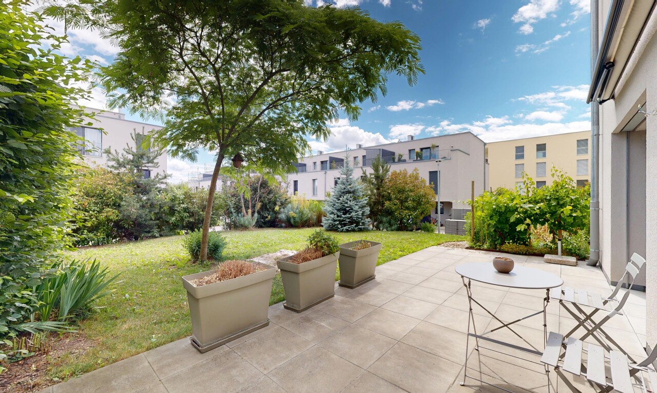 terrasse avec pelouse, day time, terrasse, et from property
