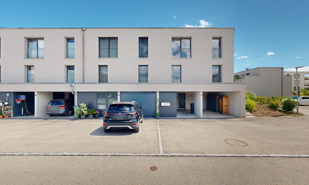 extérieur du bâtiment avec day time et from community