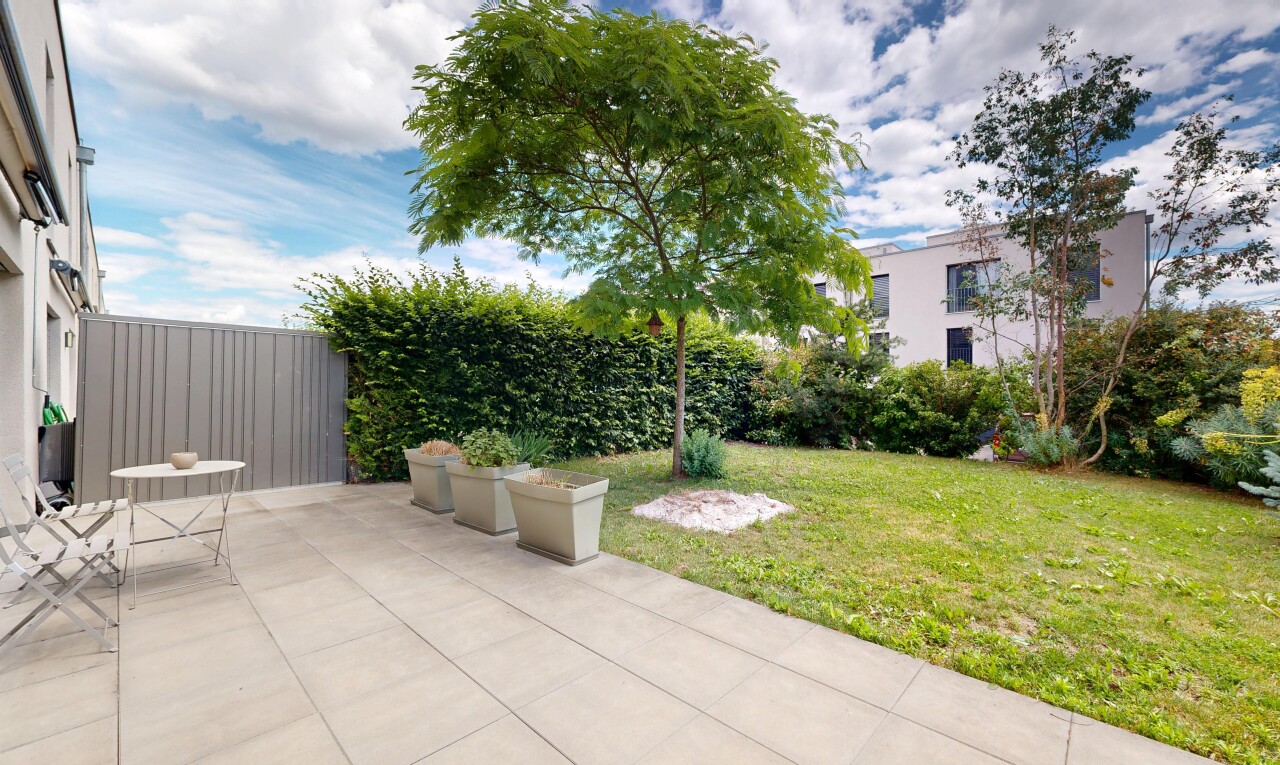 jardin avec pelouse, terrasse, from property, day time, et clôture