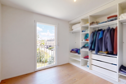 dressing avec light floor, wood finish floor, et sol en finition bois