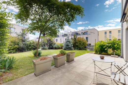 terrasse mit rasen, day time, terrasse, und from property