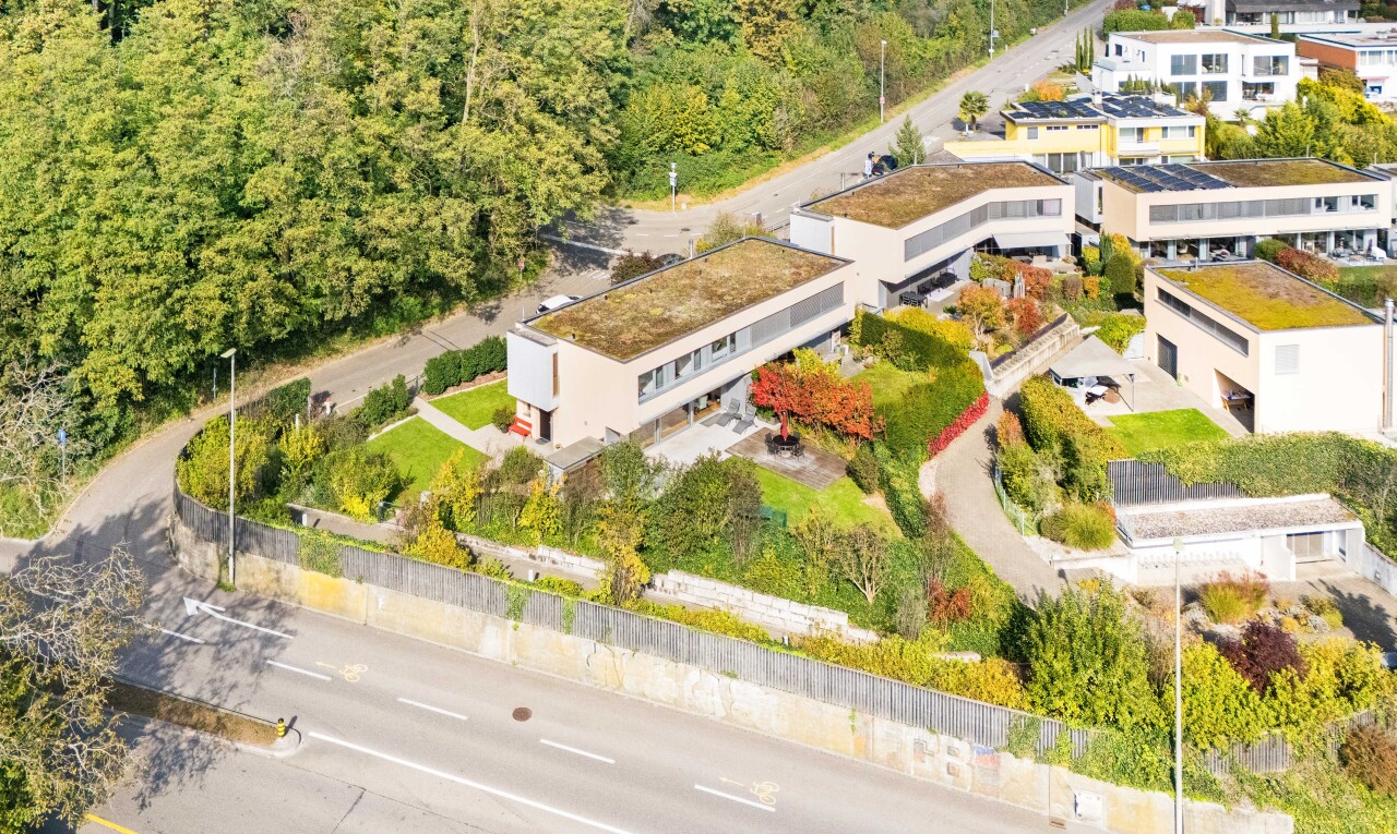 außenansicht mit leeres grundstück und aerial view