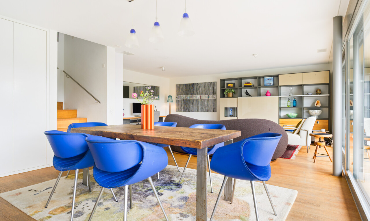 esszimmer mit holzfußboden, wood finish floor, inside property, treppen, und gipskartonwand