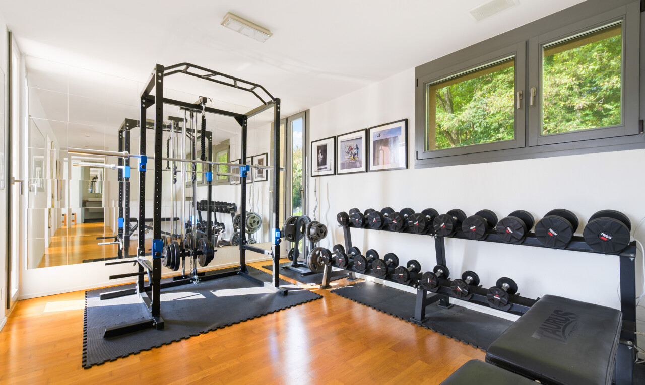 fitnessstudio mit inside community, wood finish floor, natural light, drywall, und floor ceiling windows