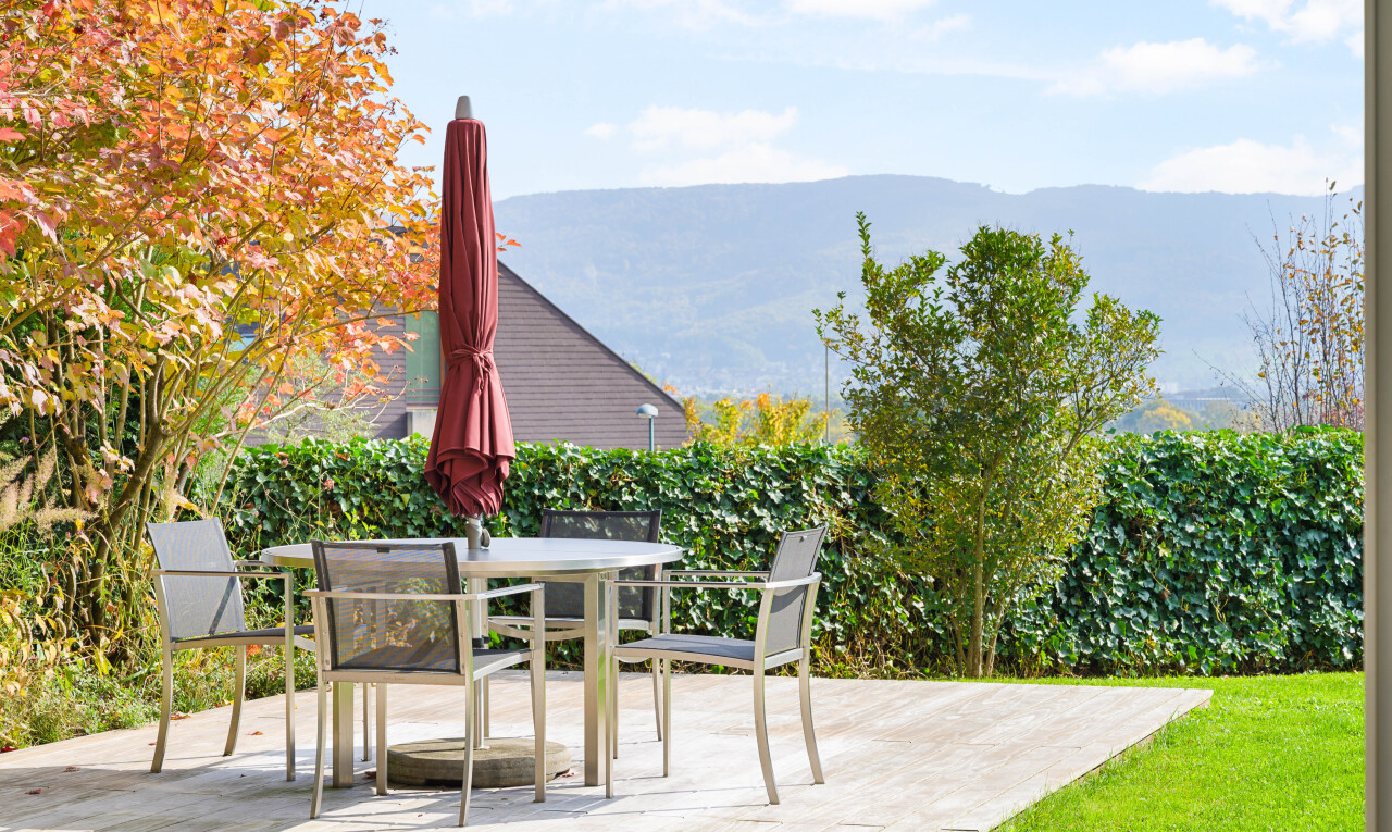 terrasse mit terrasse, mountain view, blick auf die berge, essbereich im freien, und day time
