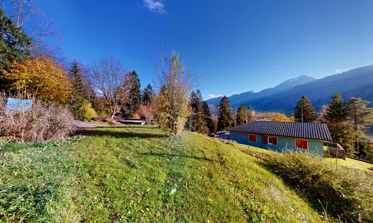 vue sur la montagne avec vue sur la montagne, mountain view, property visible, et day time