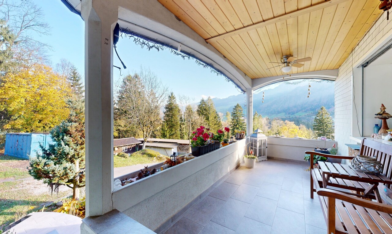 balcon avec véranda, ventilateur de plafond, from property, day time, et terrasse