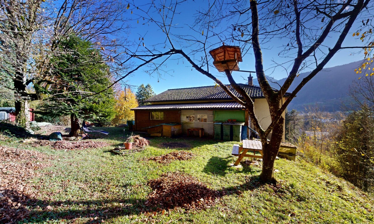jardin avec day time, pelouse, et property visible