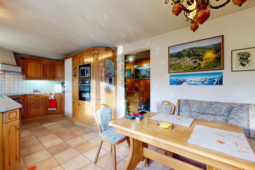 küche mit bogenförmige schränke, hochgezogene schränke, inside property, küchenrückwand beim Herd, und küchenrückwand beim herd