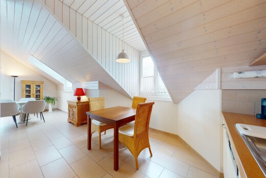 küche mit natural light, natürliches licht, inside property, vaulted ceiling, und dachschräge