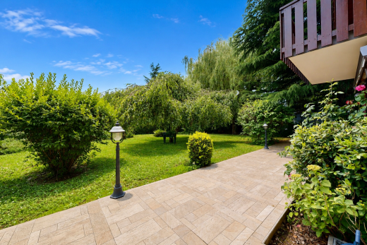 garten mit from property, day time, rasen, und markise