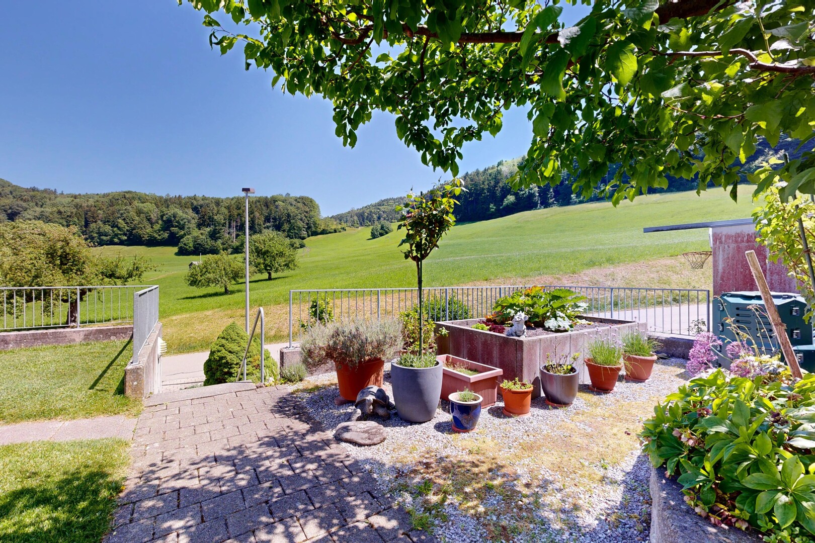 garten mit from property, day time, zaun, rasen, und garten