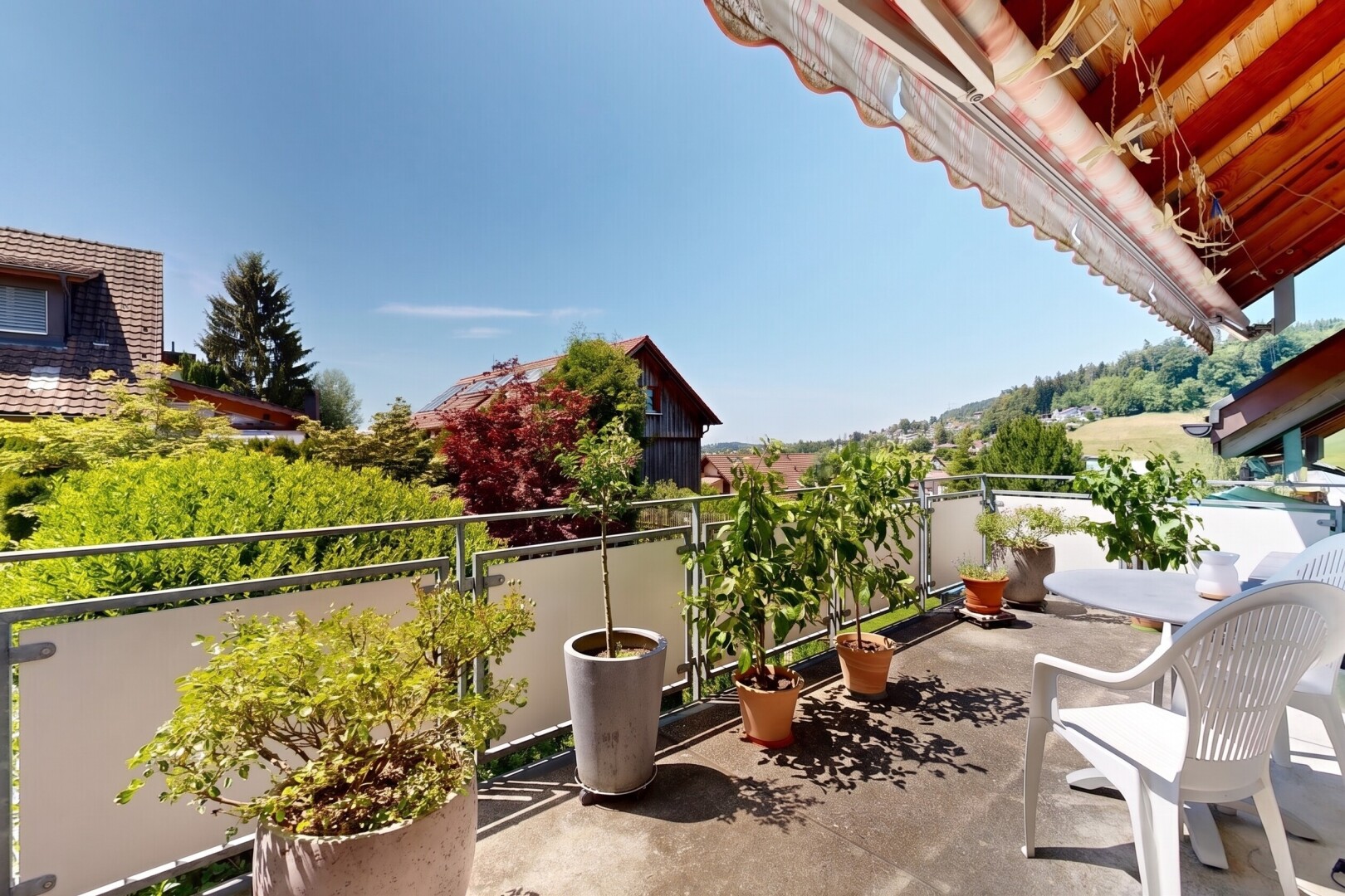 balkon mit from property und day time