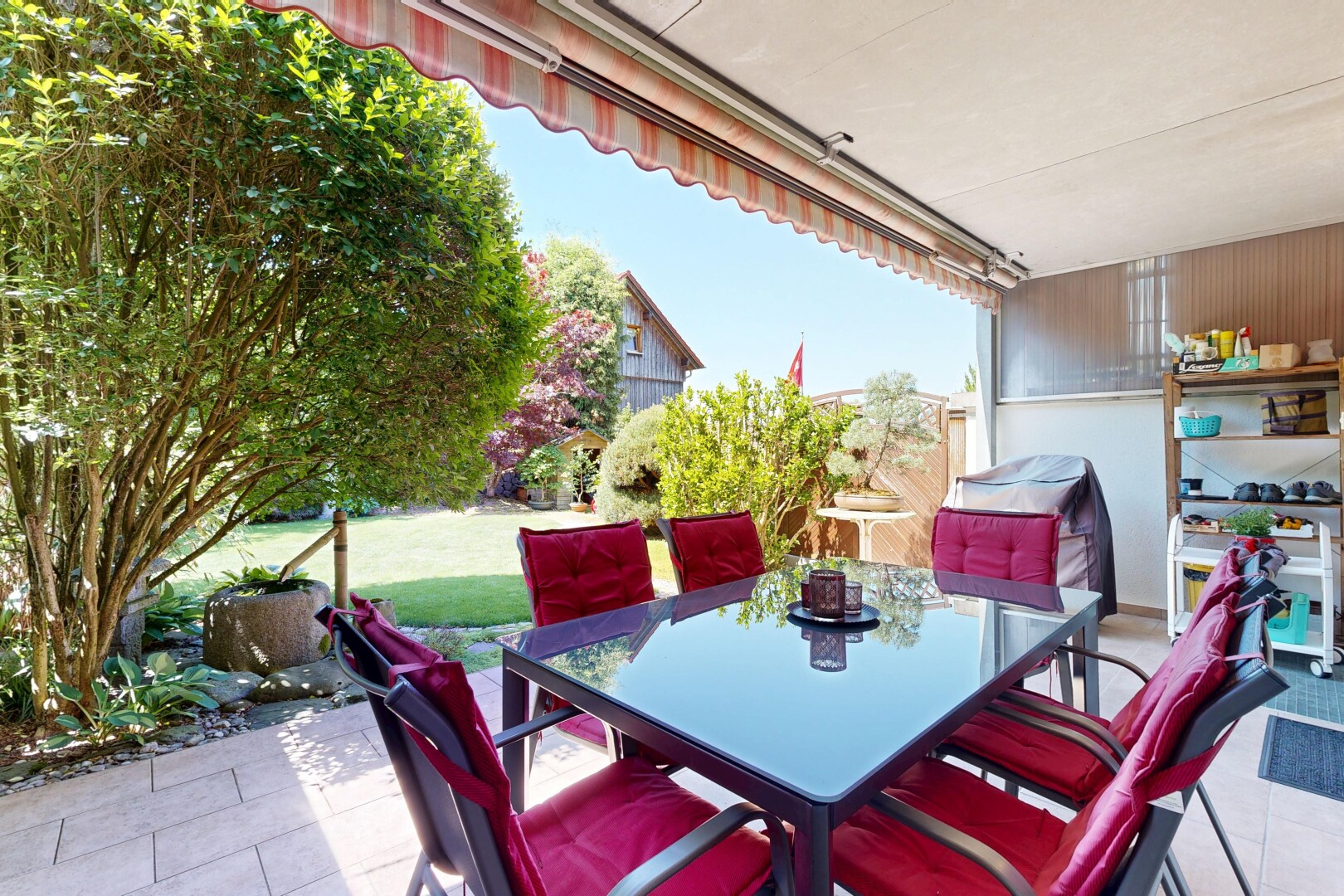 terrasse mit essbereich im freien, markise, terrasse, from property, und day time