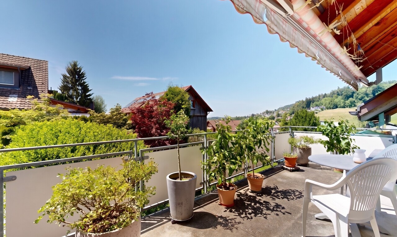balkon mit from property und day time