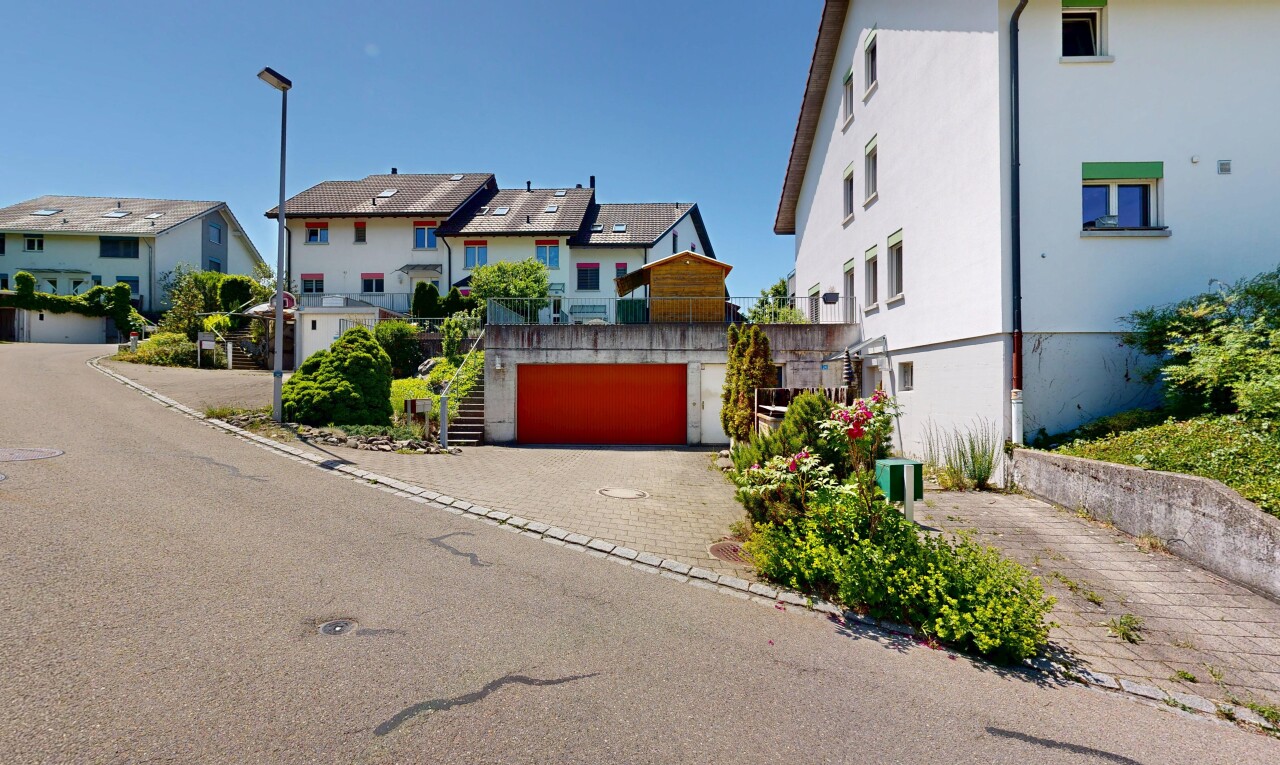 außenansicht mit auffahrt, day time, stuckverkleidung, und eingebaute garage