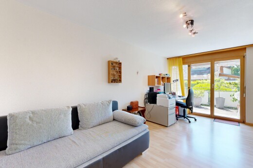 wohnzimmer mit natural light, natürliches licht, drywall, gipskartonwand, und inside property